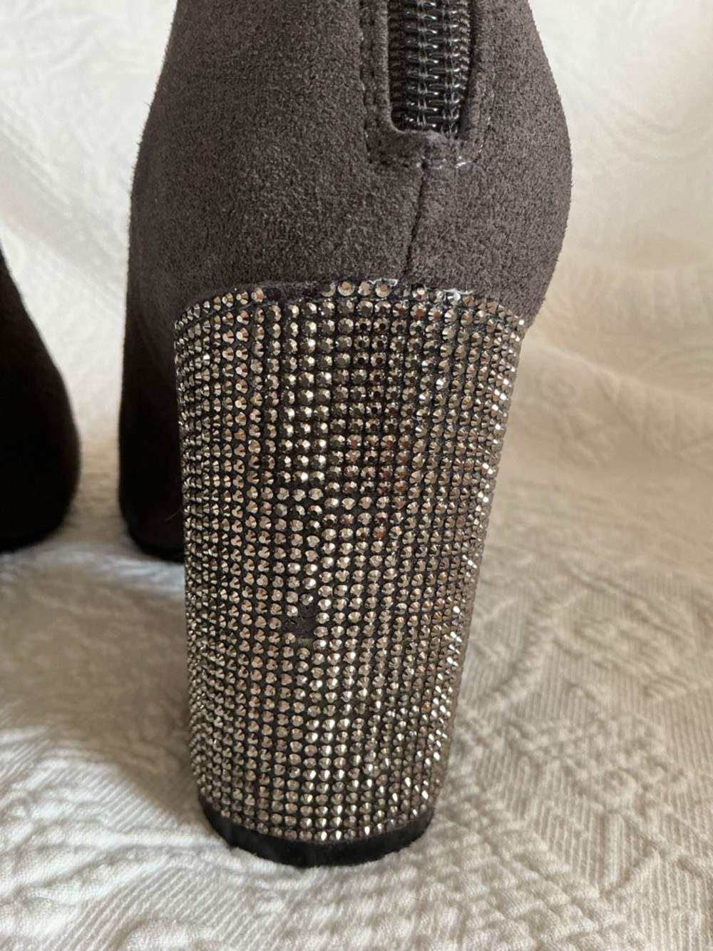 🤎 Reaction Kenneth Cole Carolyn Gray Suede Ankle Boots Rhinestone Covered Heel - Picture 5 of 8